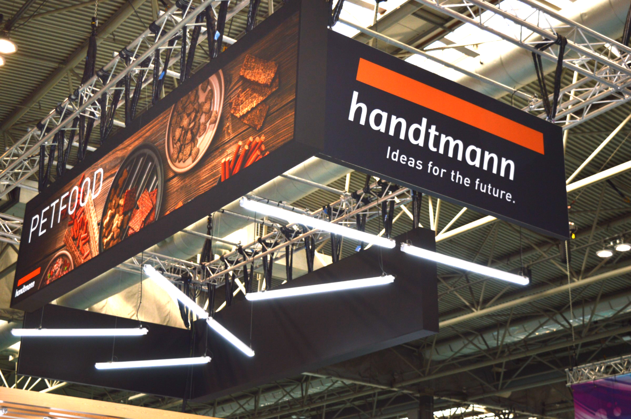 AUTOMECHANIKA Panel LED (1)